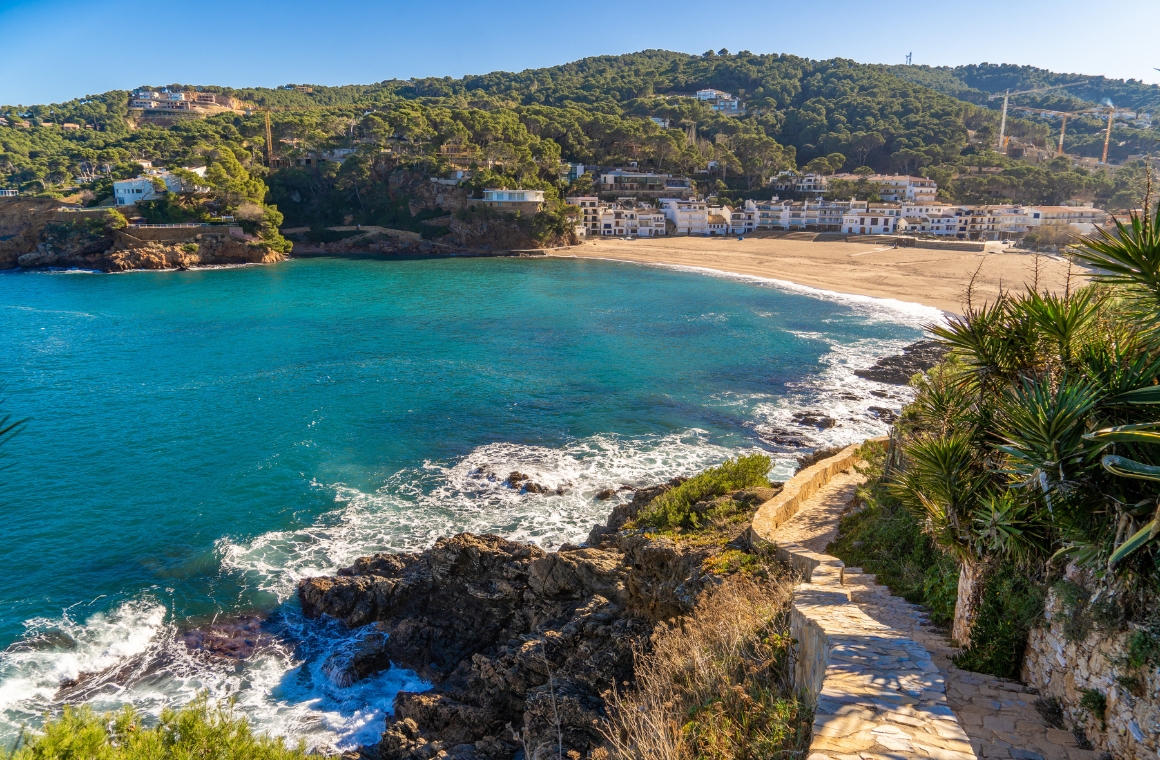 Beaches and where to go swimming on the Costa Brava with kids